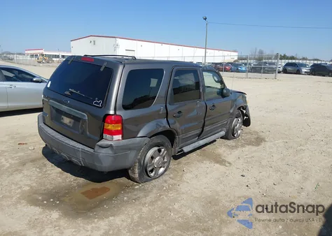 2005 Ford Escape Xls z USA, uszkodzony, nr VIN 1FMYU02Z55KD18061